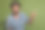照片年轻的阿拉伯男子在夏季热带衬衫卷发家伙直接食指新奇自己的提示孤立的卡其色背景图片下载