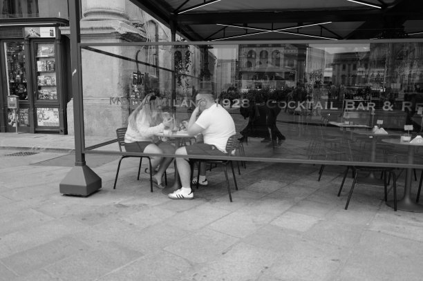 米兰市中心的人们图片下载