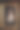 一个女人穿着复兴党时期的连衣裙，戴着红色背景的金色相框。图片下载