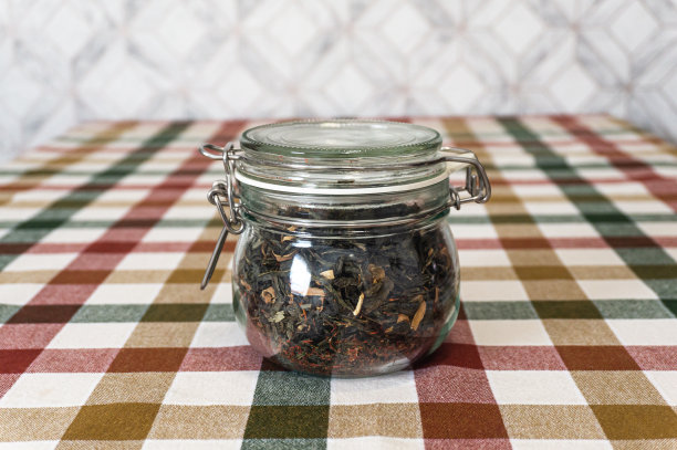 厨房用玻璃壶来储存茶叶图片下载