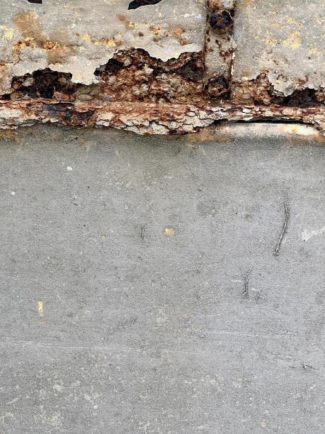 生锈的金属门和生锈的把手的照片。图片下载