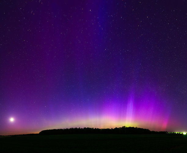 明亮的北极光图片下载