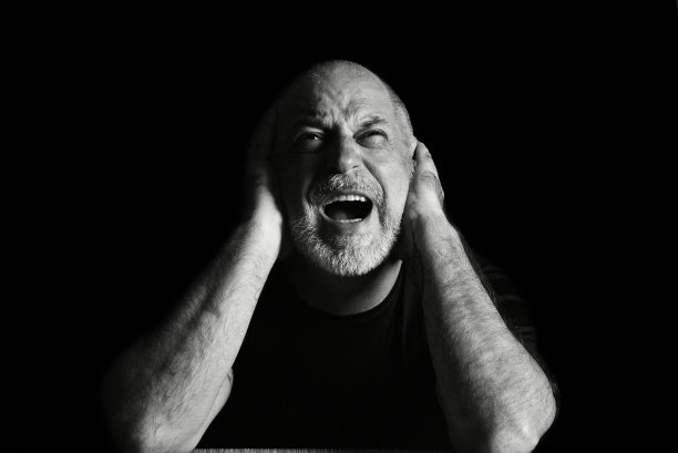 肖像面部表情，身体动作，现代男人在黑白照片美术剪影表达图片下载