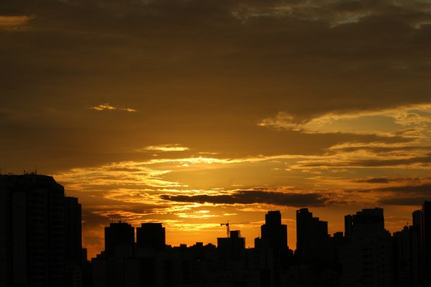 带有抽象建筑细节的城市景观照片图片下载