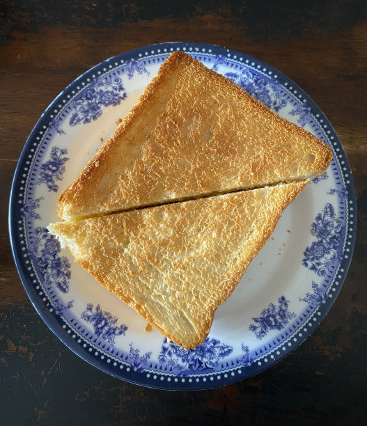 卡亚吐司黄油。传统的东方和复古的kopitiam早餐风格。前视图。图片下载