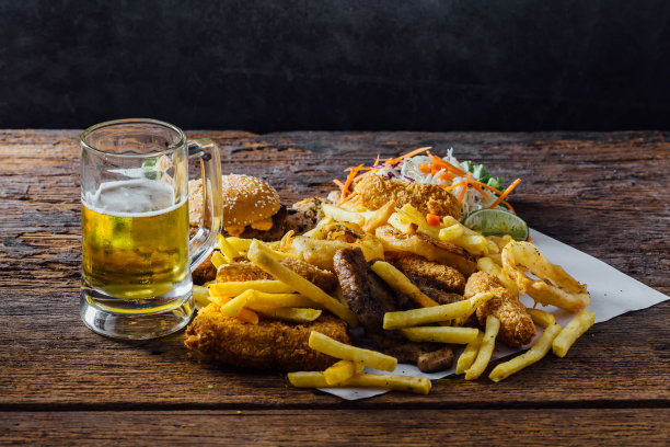 垃圾食品配啤酒图片下载