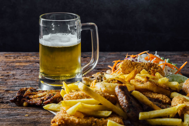 垃圾食品配啤酒图片下载