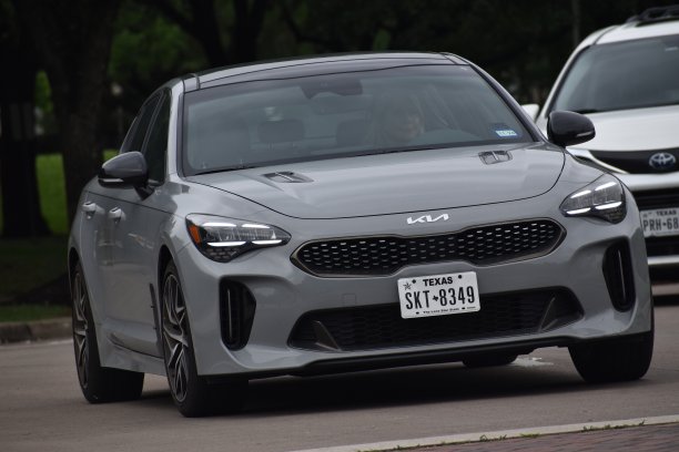 一辆起亚毒刺轿车附近赫尔曼公园，休斯顿TX图片下载