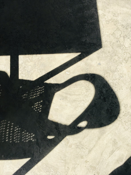 椅子在地板上的影子图片下载