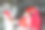 家庭——父亲、母亲和女儿坐在汽车的后备箱里，在森林里愉快地庆祝圣诞节图片下载