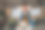 男性消费者收包购物，快捷的网购理念图片下载