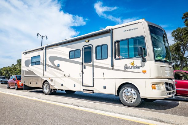 2006 Fleetwood Bounder 35E RV图片下载