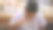 亚洲男子用筷子吃拉面。图片下载
