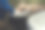 女人们在美容院洗头。图片下载