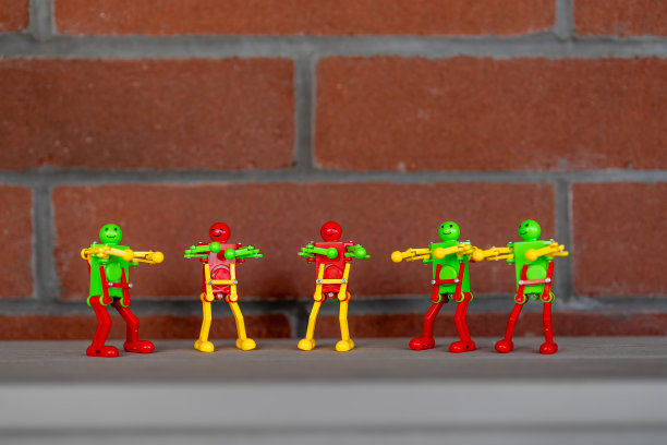 有趣的玩具跳舞机器人的照片。图片下载