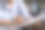不知名的女人在检查纸上的数据图片下载