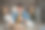 男性消费者收包购物，快捷的网购理念图片下载