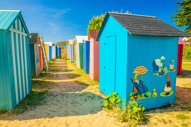 在法国圣丹尼斯-德奥莱隆的La Boirie海滩小屋的海滩度假图图片下载