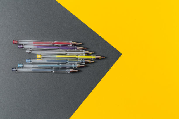 黄色和灰色的凝胶笔。图片下载