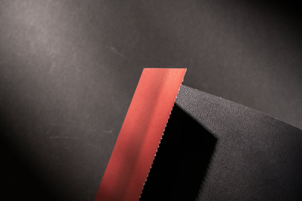 高对比度的红包模型设计非常适合当代设计展示。图片下载