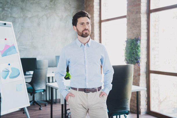 迷人的年轻人的照片会议会议穿着正装行政商务领导舒适美丽的办公室内部图片下载