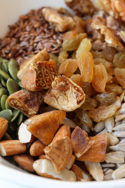 奢华的什锦早餐/健康早餐的图片，有燕麦、坚果、种子、干果和蛋白质谷物图片下载