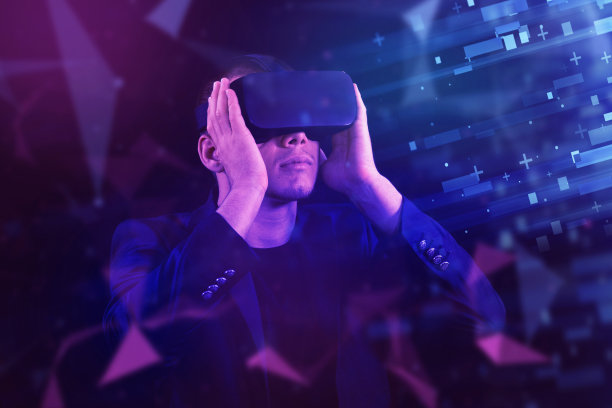 一名白人男子戴着VR头盔，沉浸在一个超现实的、虚拟现实的虚拟现实游戏中，用VR护目镜操控虚拟现实游戏玩虚拟现实游戏。图片下载