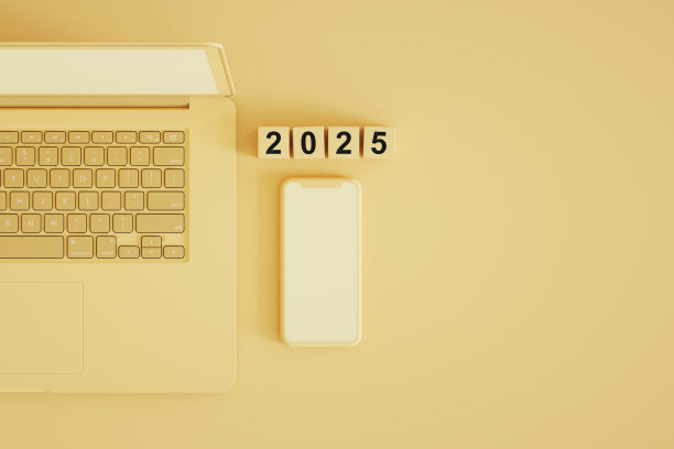 2025年新年，智能手机和笔记本电脑空屏，黄色背景图片下载
