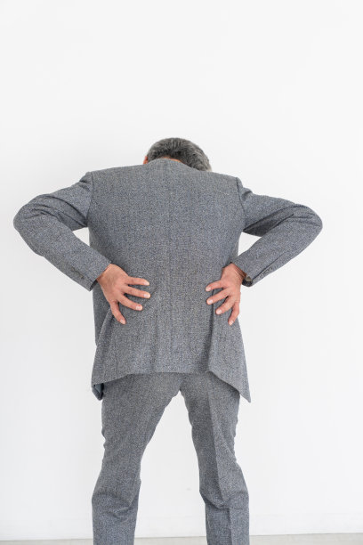 资深亚洲商人，疲劳，回来了图片下载