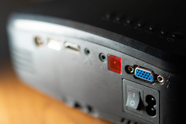 电子设备后面板，有各种接口图片下载