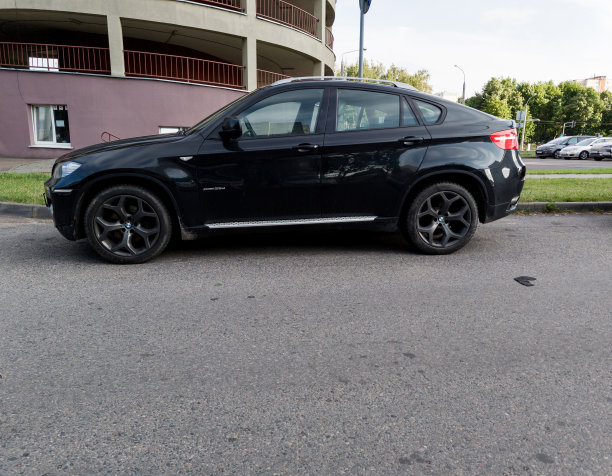 豪华车宝马X6图片下载