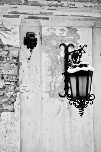黑白照片的古典古典装饰墙壁灯的右边的框架古老图片下载
