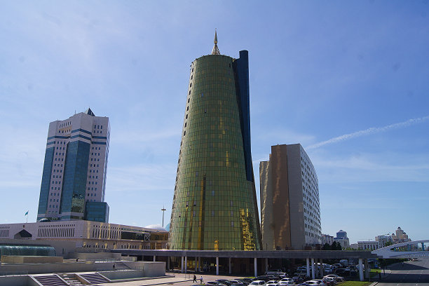 黄金塔啤酒罐，阿斯塔纳，哈萨克斯坦图片下载