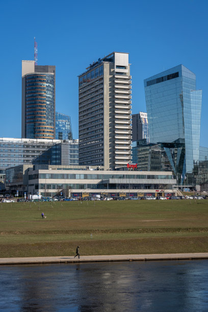 维尔纽斯金融中心在春天图片下载