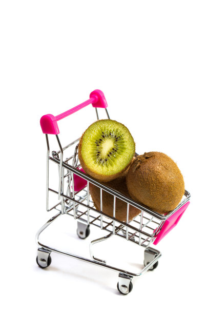 新鲜可口的猕猴桃在白色的背景图片下载