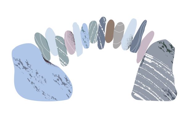 各种形状、颜色、纹理、大小的石头堆叠在一起，在白色的背景上排成一个弧形。图片下载