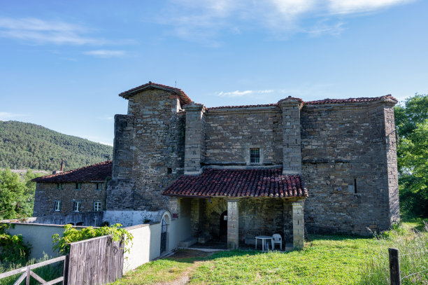 圣卢西亚修道院的正面图片下载