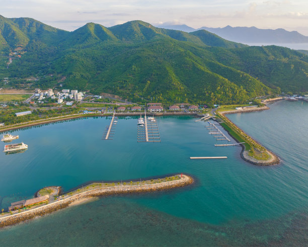 越南的海滨城市芽庄，在早晨从上面看到的股票照片图片下载