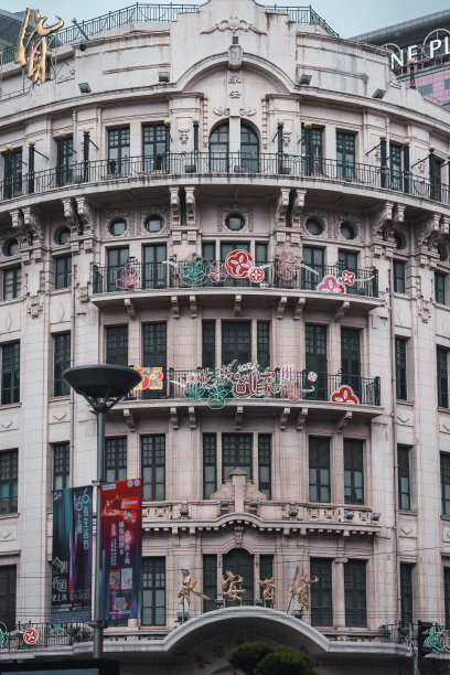下雨天的上海南京街景图片下载