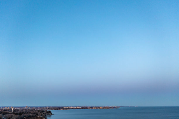 加拿大多伦多Rouge国家城市公园和Rouge河的鸟瞰图图片下载