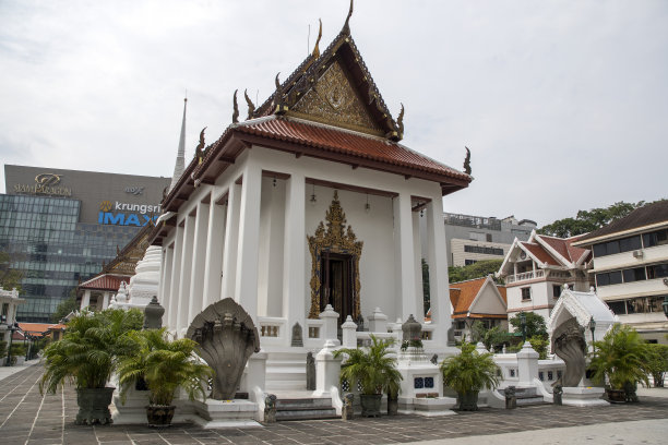 Wat Pathum Wanaram寺位于曼谷市中心图片下载