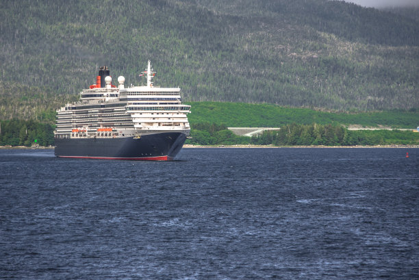 伊丽莎白女王横渡汤加斯海峡图片下载