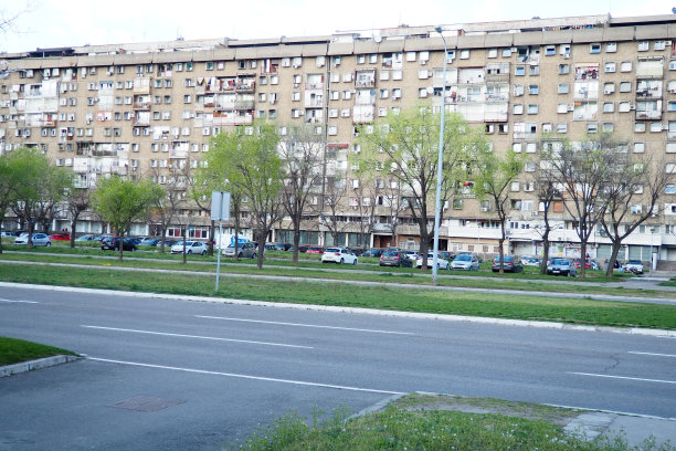 28号街区的Televizorka大楼。混凝土窗框类似于电视屏幕的框架。人们和建筑师批评的对象，新贝尔格莱德的标志之一。电视图片下载