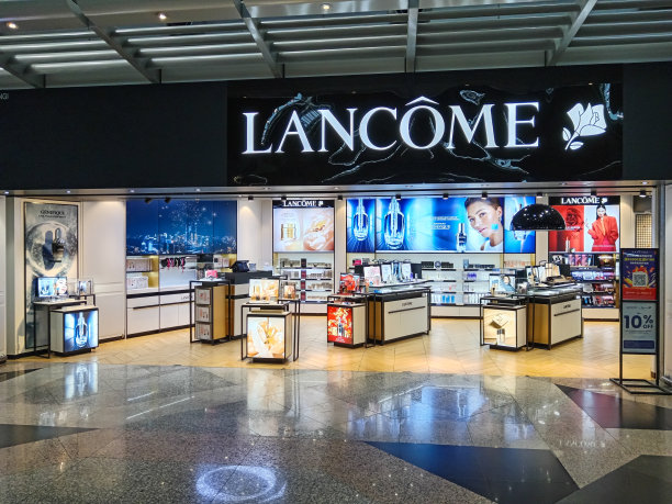 国际机场名牌化妆品店图片下载