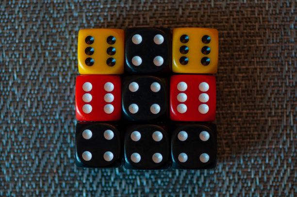 彩色骰子的特写图片下载