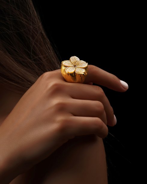 金色花朵戒指图片下载