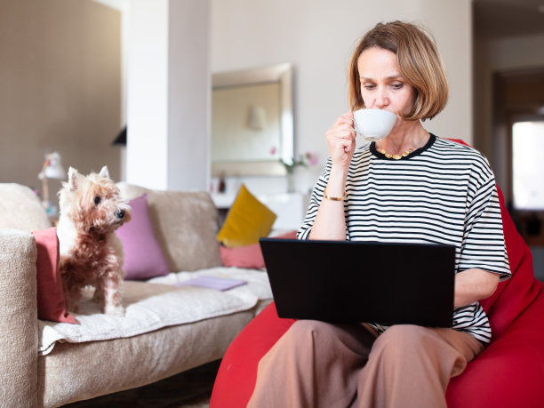 聪明工作的好处。图片下载