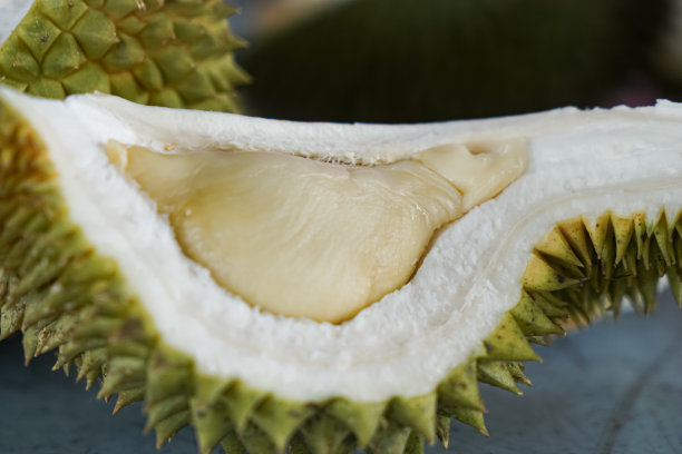 准备吃榴莲肉。图片下载