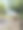 图片中烟雾缭绕、锈迹斑斑的花园垃圾焚烧炉垃圾桶被草坪、垃圾管理的花园垃圾、篝火的竹子、树篱修剪和植物材料，重点放在前景上图片下载
