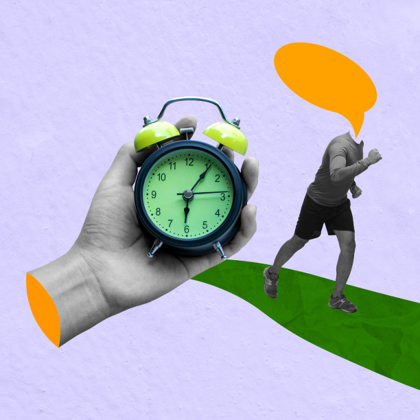 一只手拿着一个闹钟，一个运动员带着一个空白的语音气泡头图片下载